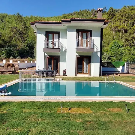 Villa Noyan Villa *